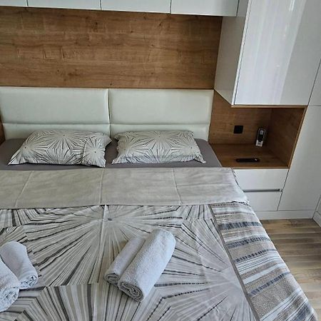 Ralux Apartman 티바트 외부 사진