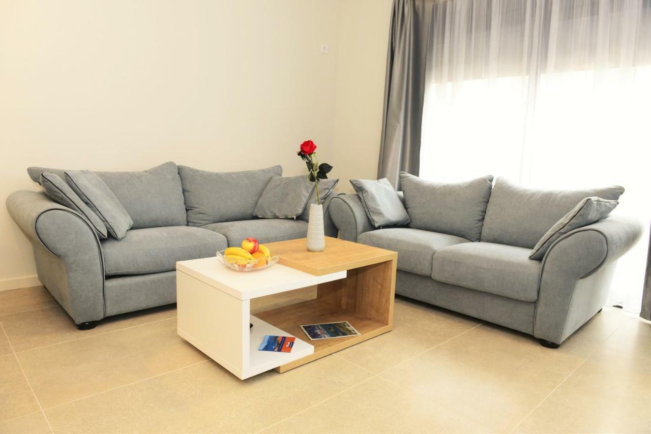 Ralux Apartman 티바트 외부 사진
