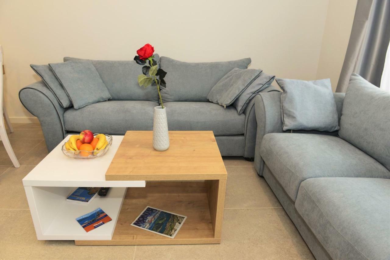 Ralux Apartman 티바트 외부 사진