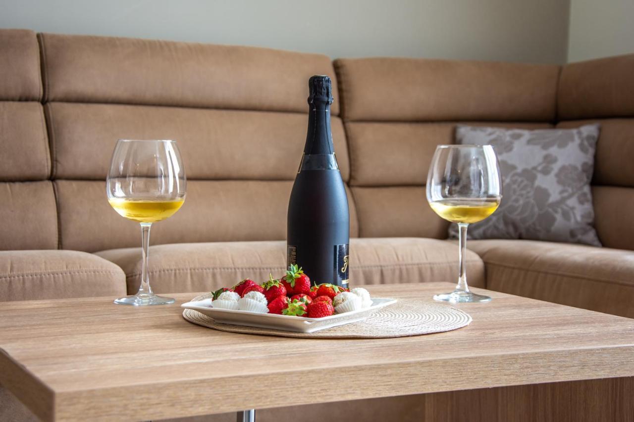 Ralux Apartman 티바트 외부 사진